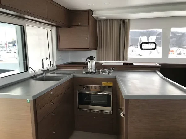 Lagoon 450 S - Boatscribe.com