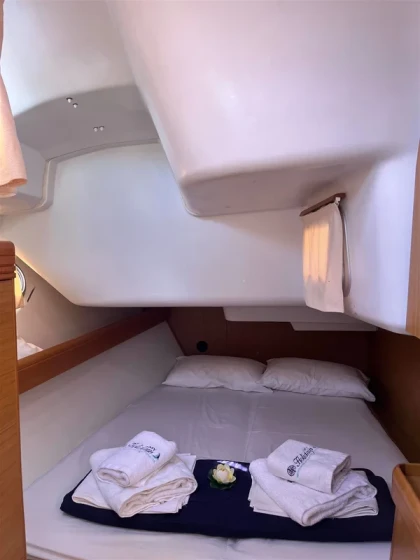 Sun Odyssey 42i - Boatscribe.com