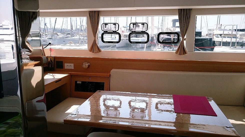 Lagoon 39 - Boatscribe.com