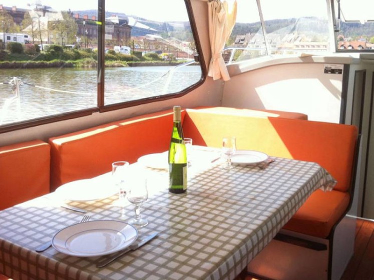 Riviera 920 - Boatscribe.com