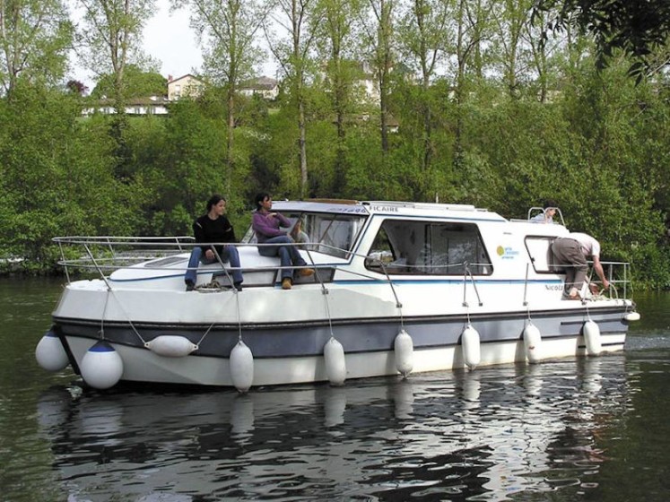 Riviera 920 - Boatscribe.com
