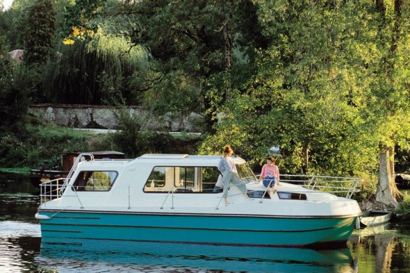 Riviera 920 - Boatscribe.com