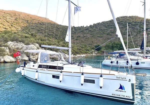 Oceanis 38.1 - Boatscribe.com