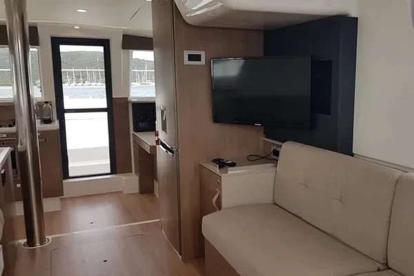 Bali 4.2 - Boatscribe.com