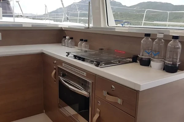 Bali 4.2 - Boatscribe.com