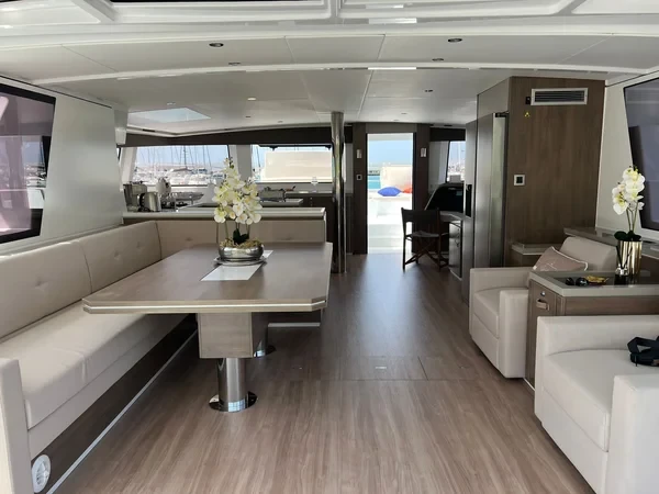 Bali 5.4 - Boatscribe.com