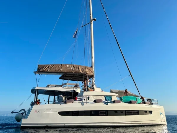 Bali 5.4 - Boatscribe.com