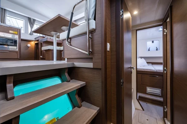 Lagoon 40 - Boatscribe.com