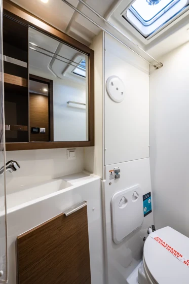 Lagoon 40 - Boatscribe.com
