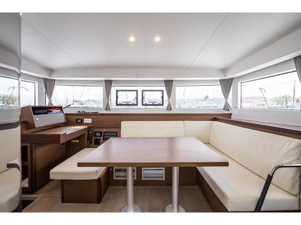 Lagoon 40 - Boatscribe.com