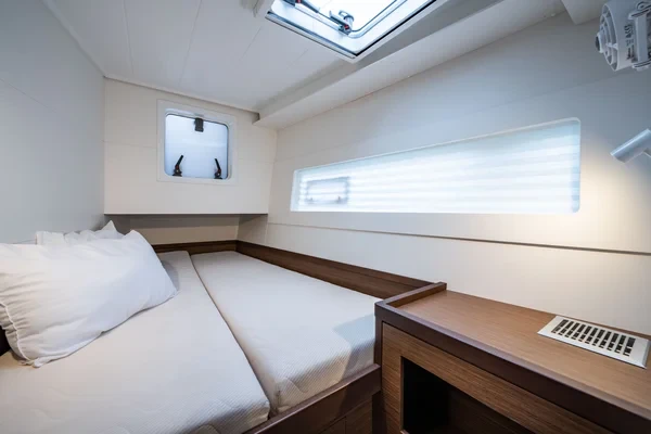 Lagoon 40 - Boatscribe.com