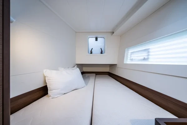 Lagoon 40 - Boatscribe.com
