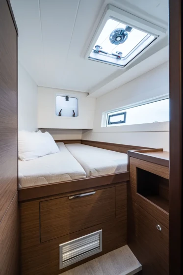 Lagoon 40 - Boatscribe.com