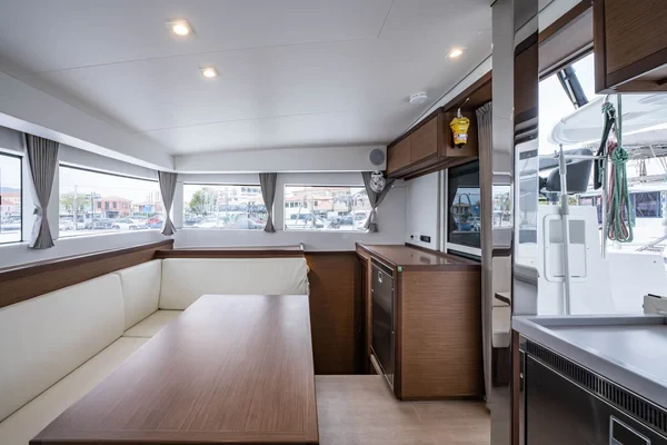 Lagoon 40 - Boatscribe.com