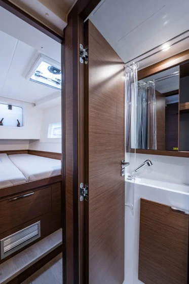 Lagoon 40 - Boatscribe.com