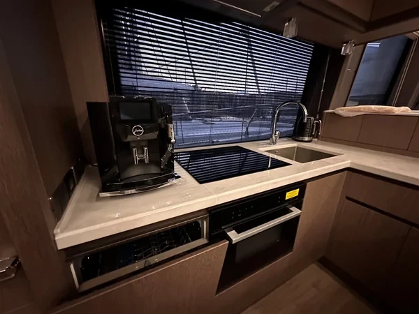 Galeon 680 Fly - Boatscribe.com