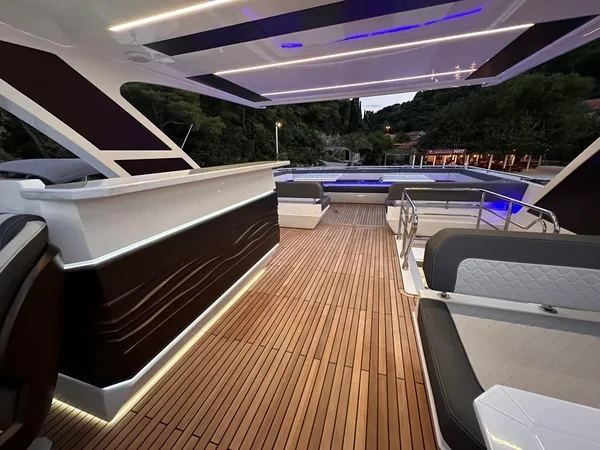 Galeon 680 Fly - Boatscribe.com