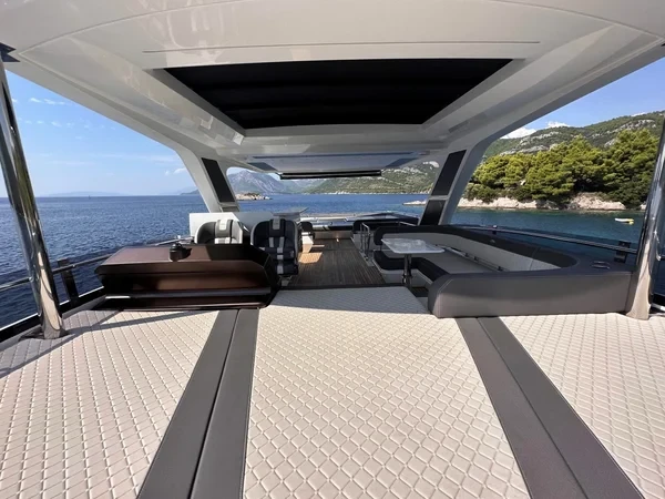 Galeon 680 Fly - Boatscribe.com