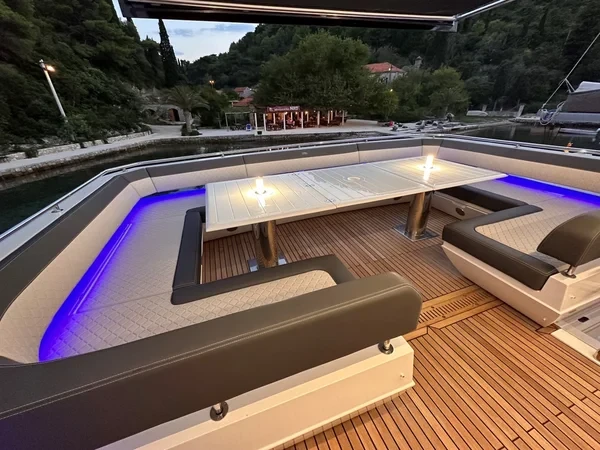 Galeon 680 Fly - Boatscribe.com