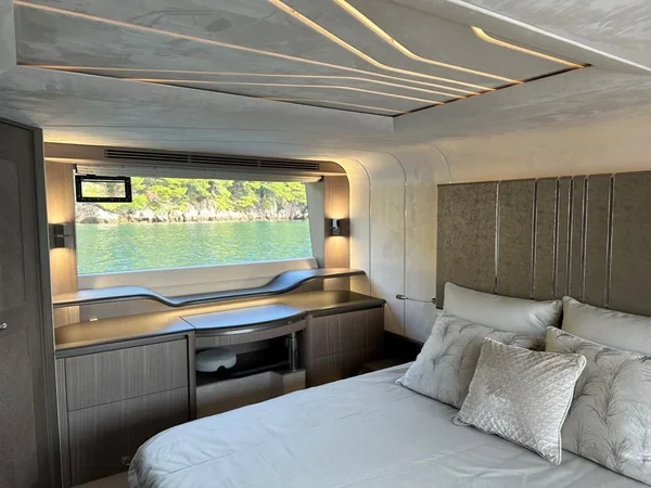 Galeon 680 Fly - Boatscribe.com