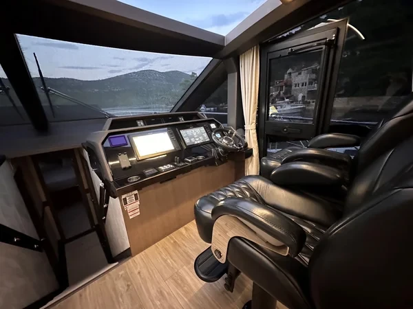 Galeon 680 Fly - Boatscribe.com