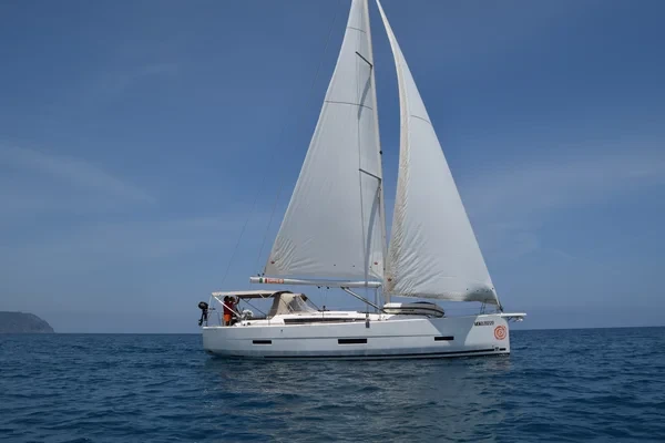 Dufour 430 - Boatscribe.com