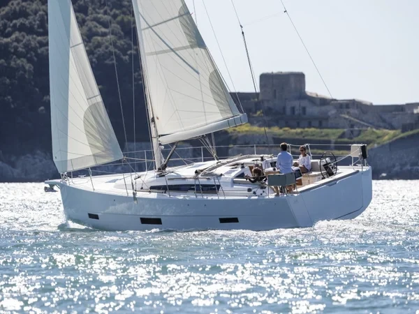 Dufour 430 - Boatscribe.com