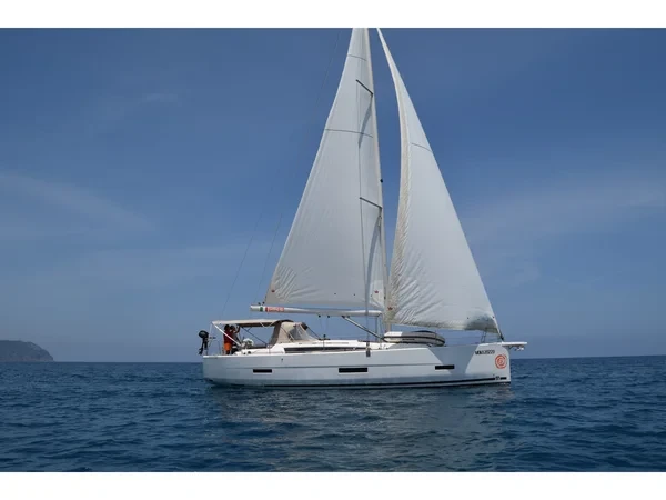 Dufour 430 - Boatscribe.com