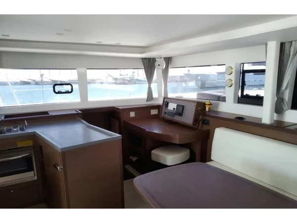 Lagoon 450 F - Boatscribe.com