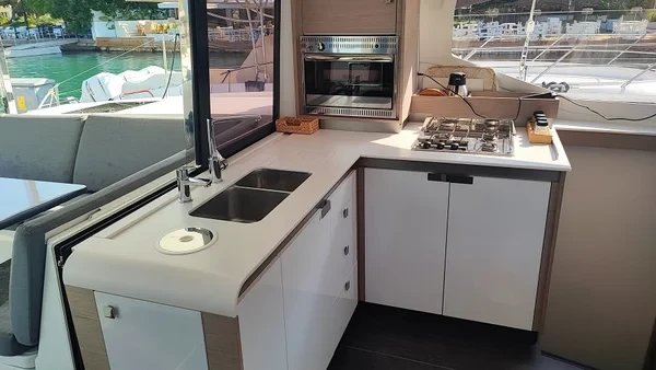 Isla 40 - Boatscribe.com