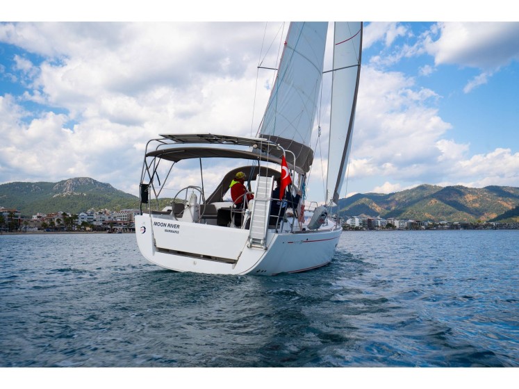 Dufour 335 GL - Boatscribe.com