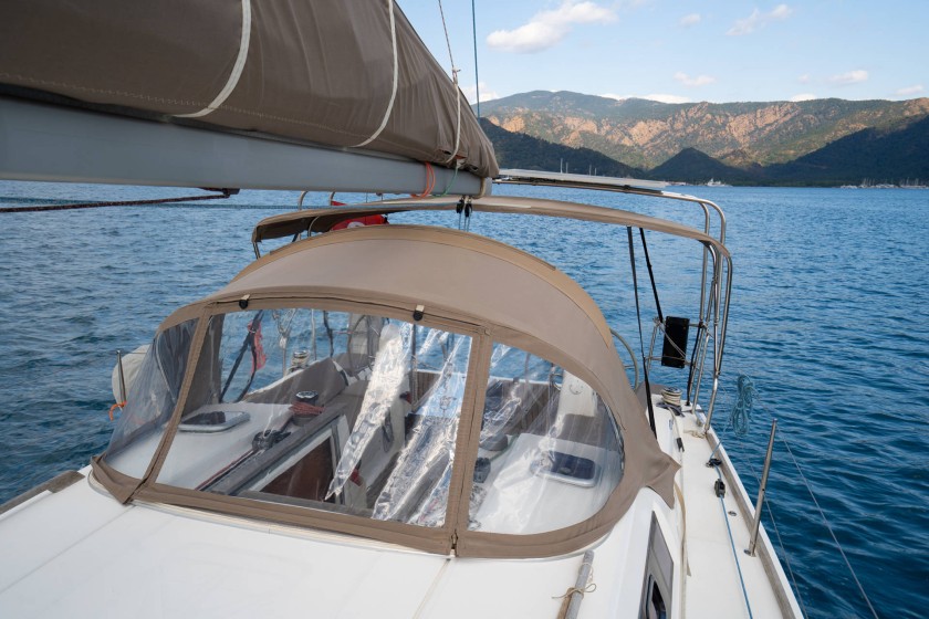 Dufour 335 GL - Boatscribe.com