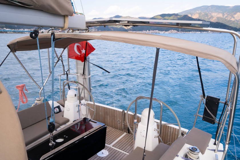 Dufour 335 GL - Boatscribe.com