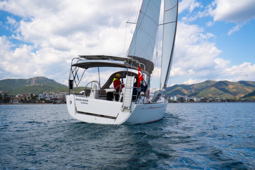 Dufour 335 GL - Boatscribe.com