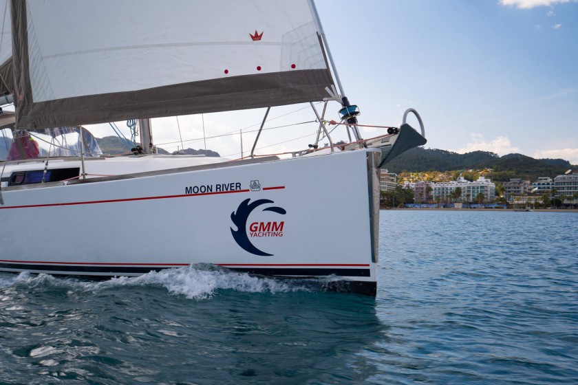 Dufour 335 GL - Boatscribe.com