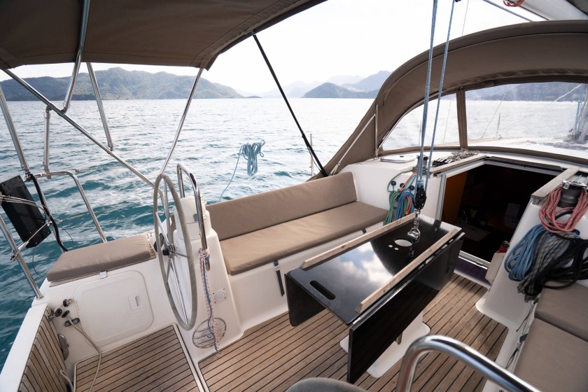 Dufour 335 GL - Boatscribe.com