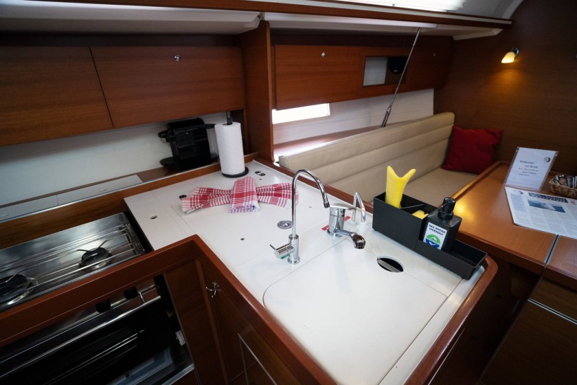 Dufour 335 GL - Boatscribe.com