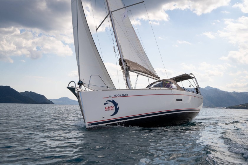 Dufour 335 GL - Boatscribe.com