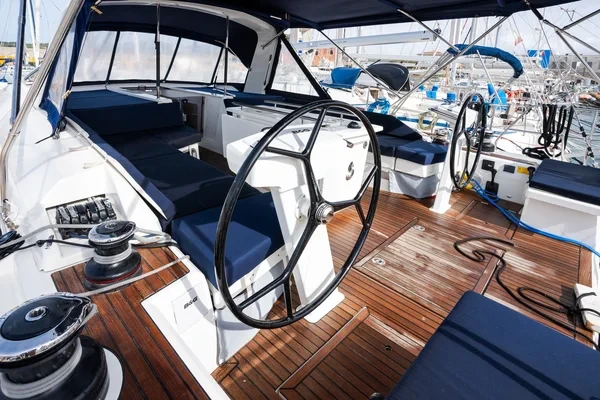 Oceanis 51.1 - Boatscribe.com