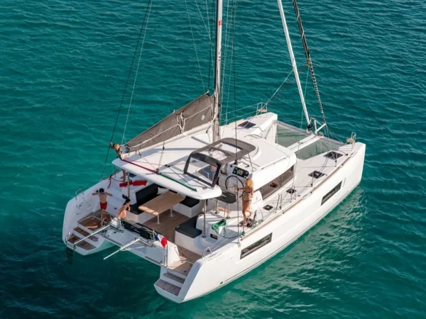 Lagoon 40 - Boatscribe.com