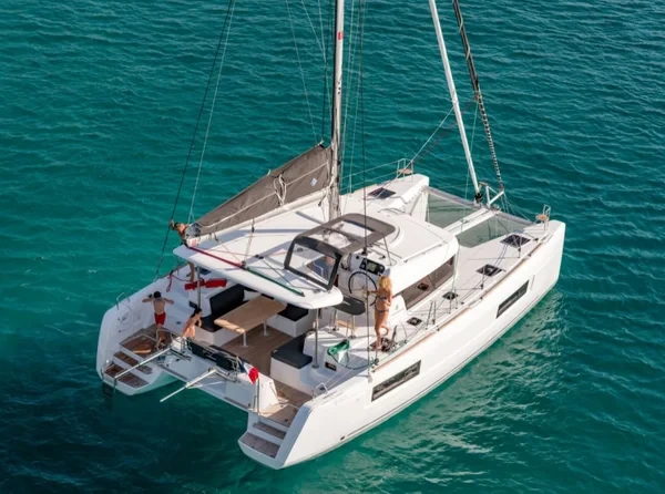 Lagoon 40 - Boatscribe.com