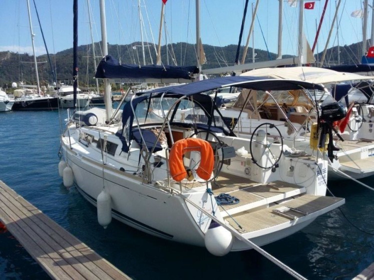 Dufour 335 GL - Boatscribe.com