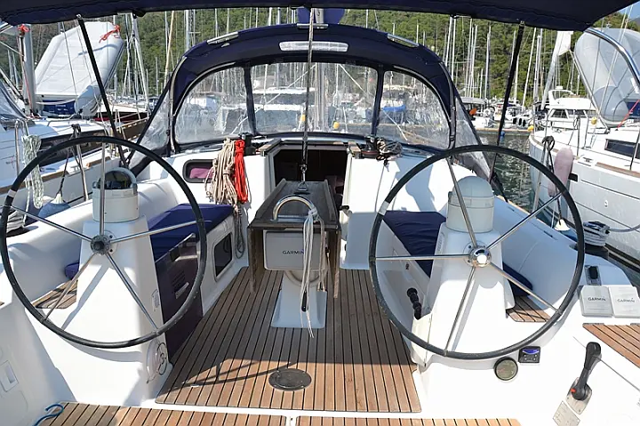 Dufour 335 GL - Boatscribe.com