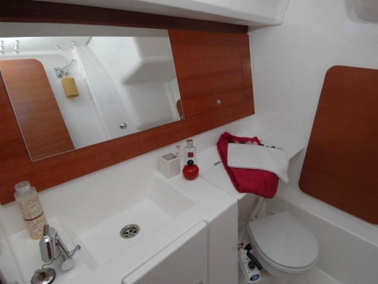 Dufour 335 GL - Boatscribe.com