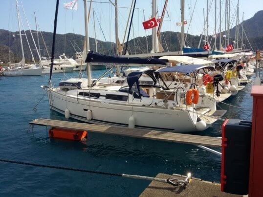 Dufour 335 GL - Boatscribe.com