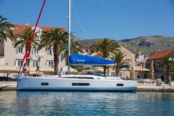 Oceanis 46 - Boatscribe.com