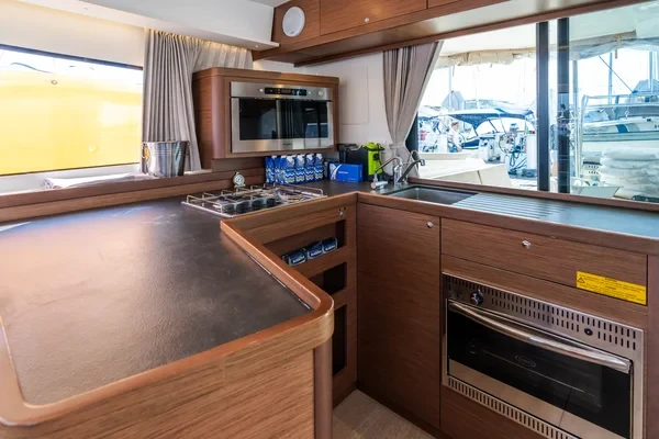 Lagoon 42 - Boatscribe.com