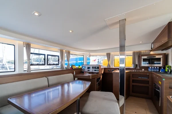 Lagoon 42 - Boatscribe.com