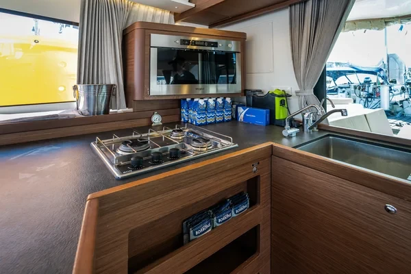 Lagoon 42 - Boatscribe.com