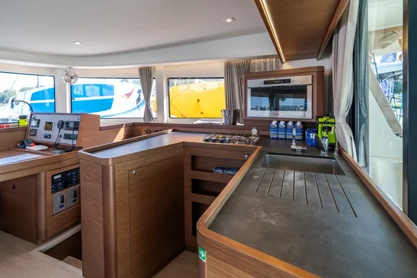 Lagoon 42 - Boatscribe.com